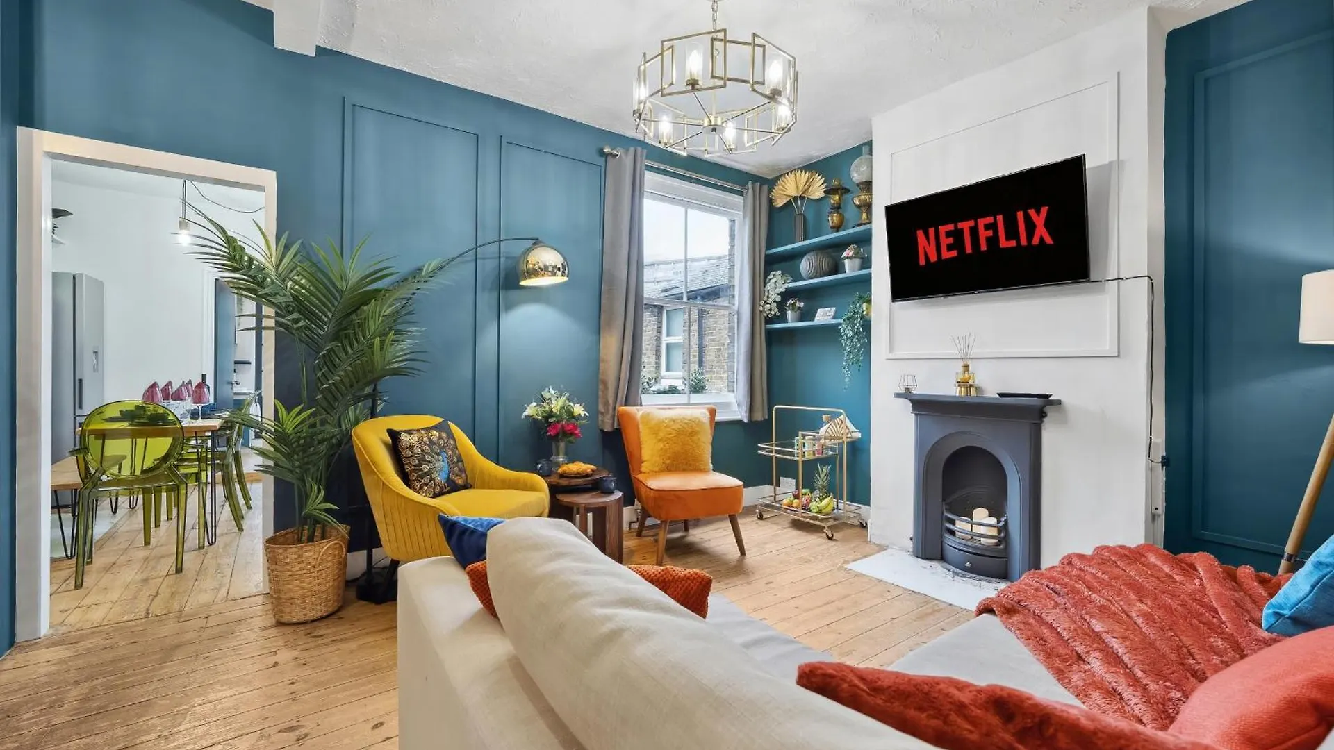 Stylish Edwardian Escape In Southwark 3 Bedroom Maisonette By Gold Stays London 0*,  United Kingdom