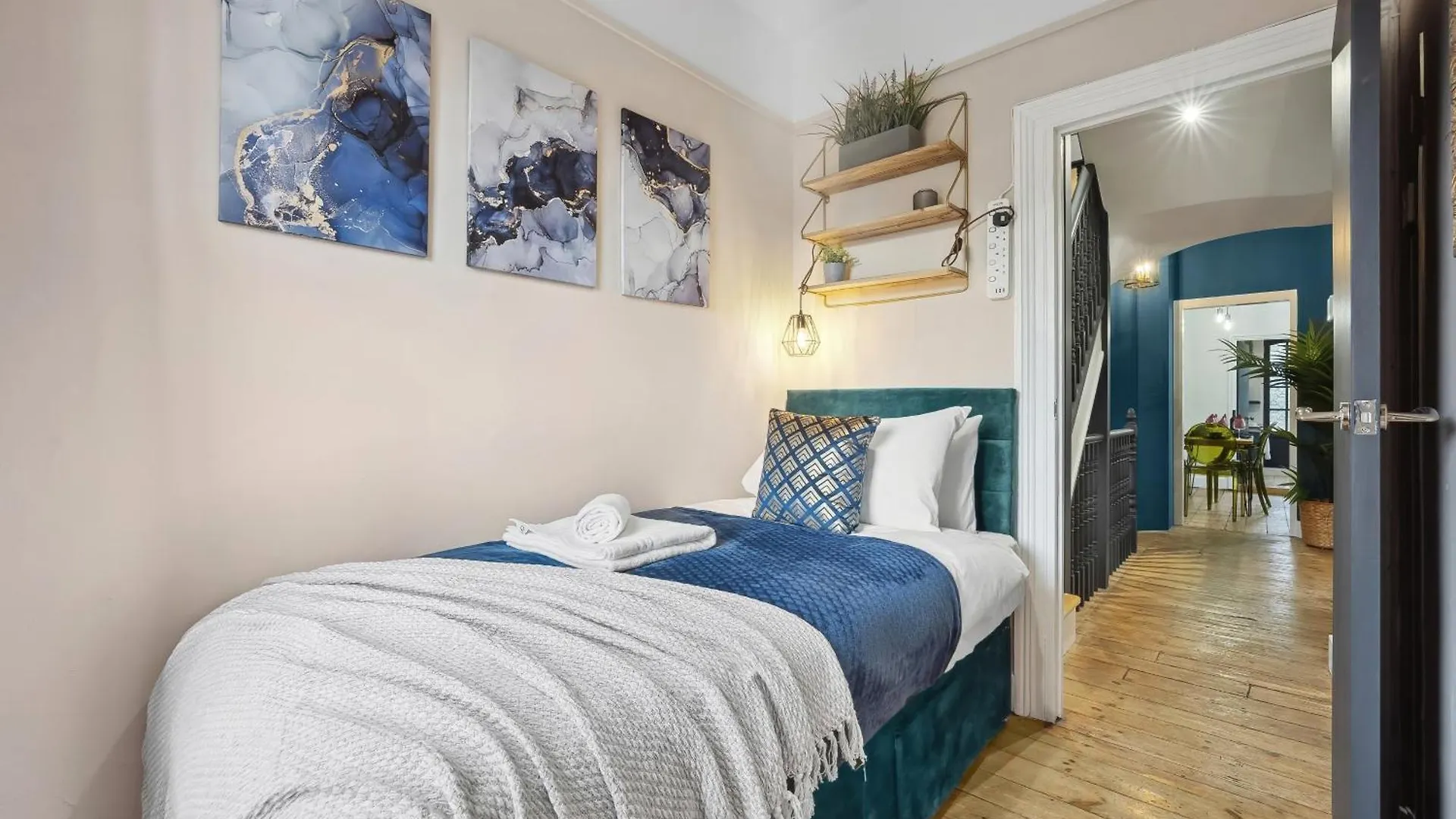 Stylish Edwardian Escape In Southwark 3 Bedroom Maisonette By Gold Stays London Apartment