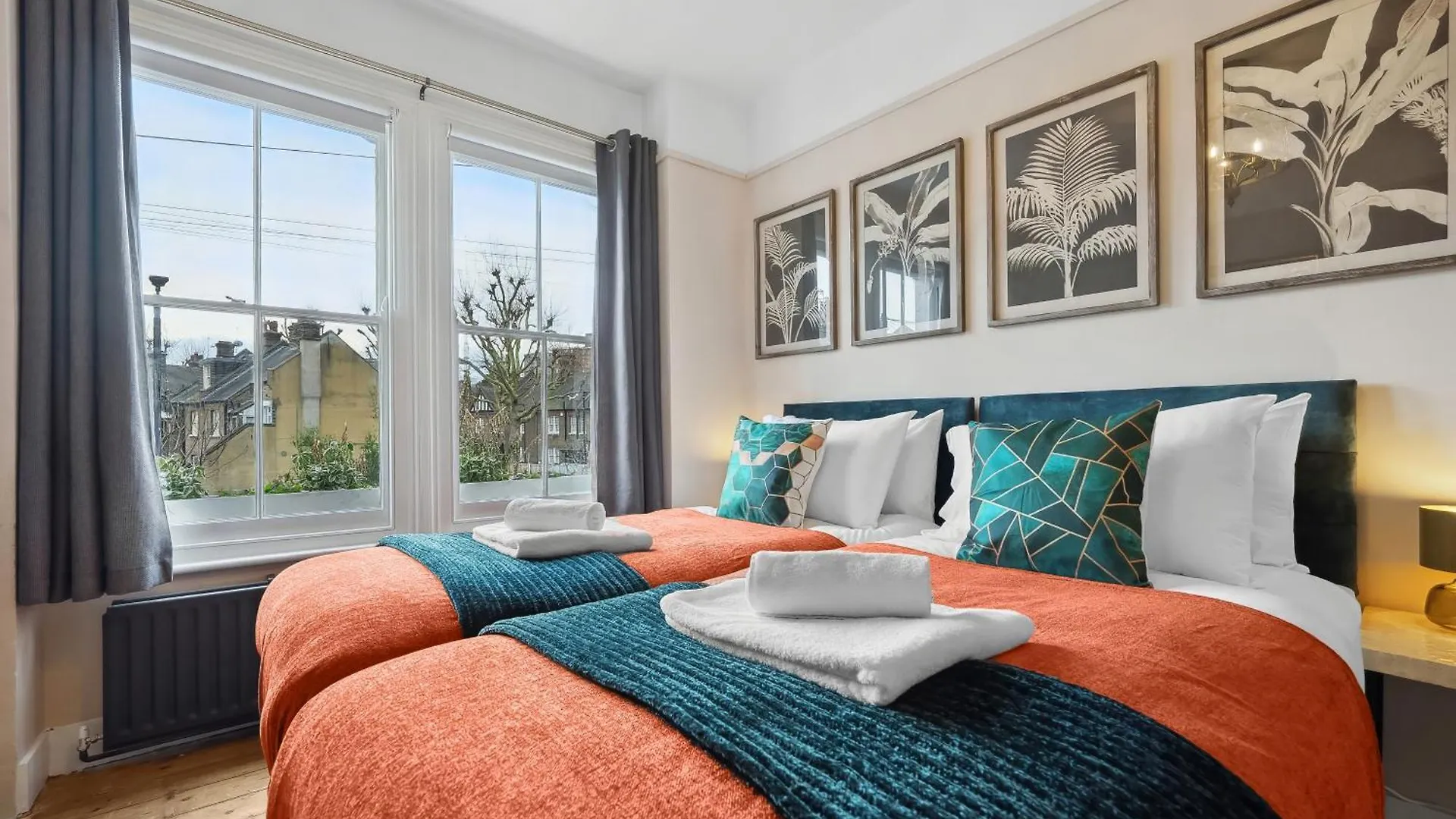 Stylish Edwardian Escape In Southwark 3 Bedroom Maisonette By Gold Stays London Apartment