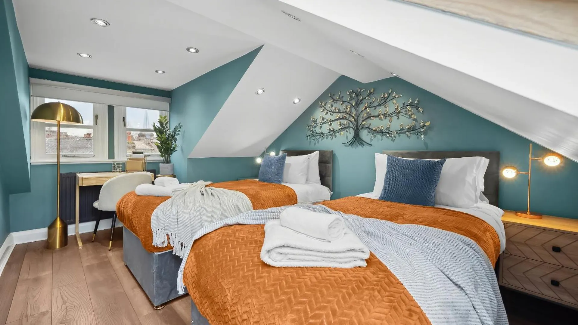 Stylish Edwardian Escape In Southwark 3 Bedroom Maisonette By Gold Stays London