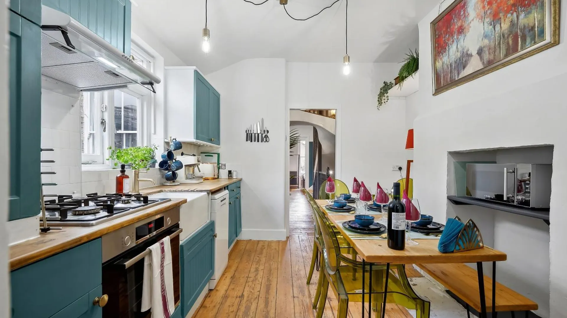 Stylish Edwardian Escape In Southwark 3 Bedroom Maisonette By Gold Stays London 0*,  United Kingdom