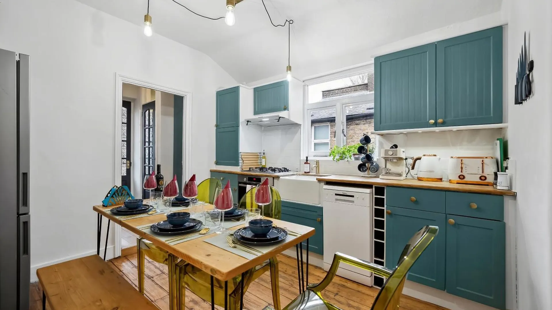 Stylish Edwardian Escape In Southwark 3 Bedroom Maisonette By Gold Stays London Apartment