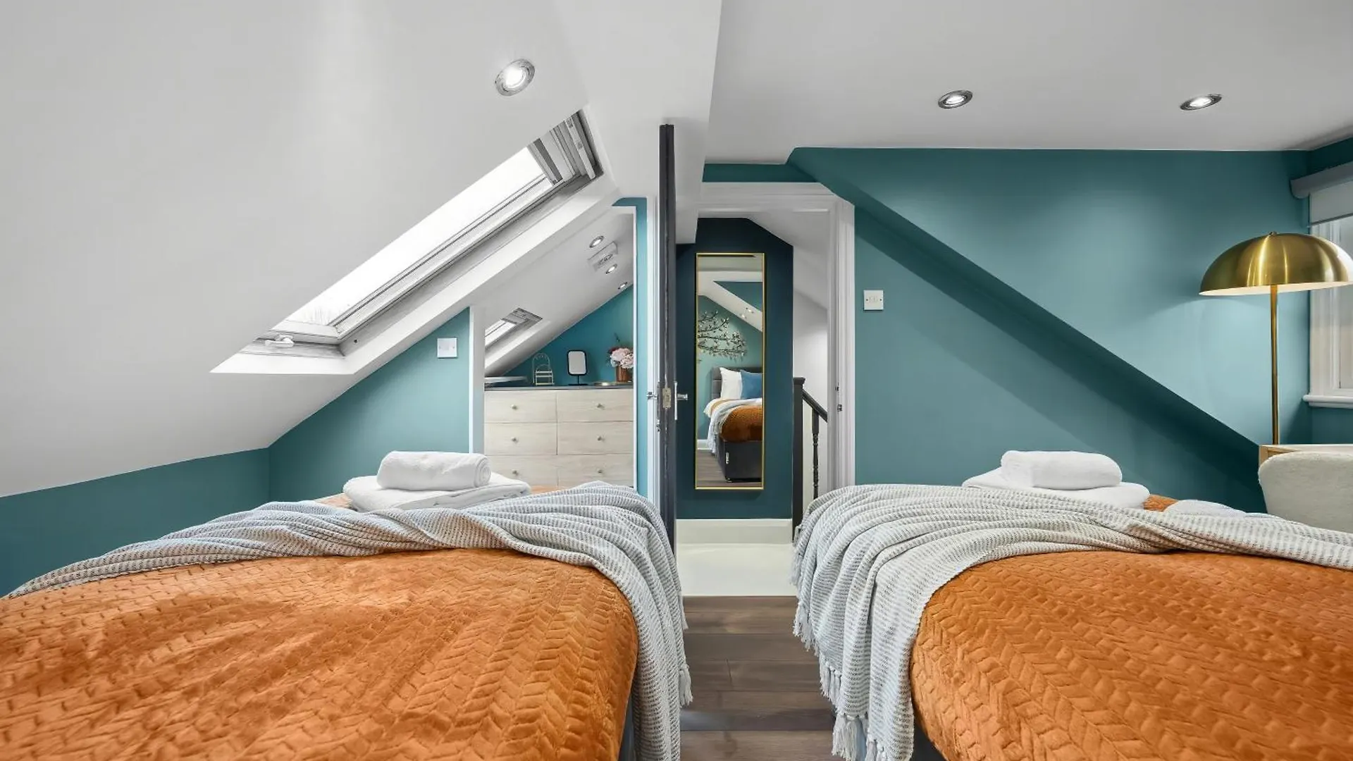 Stylish Edwardian Escape In Southwark 3 Bedroom Maisonette By Gold Stays London