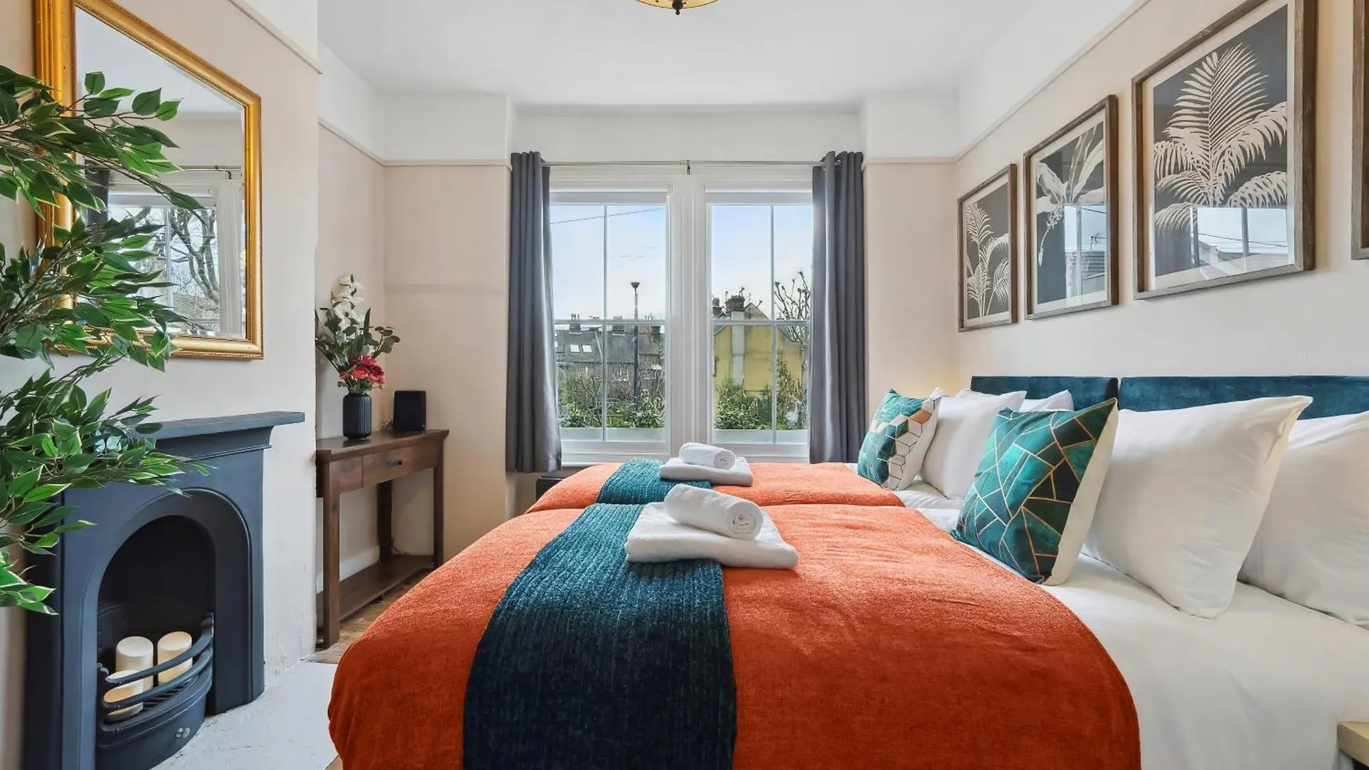 Stylish Edwardian Escape In Southwark 3 Bedroom Maisonette By Gold Stays London United Kingdom